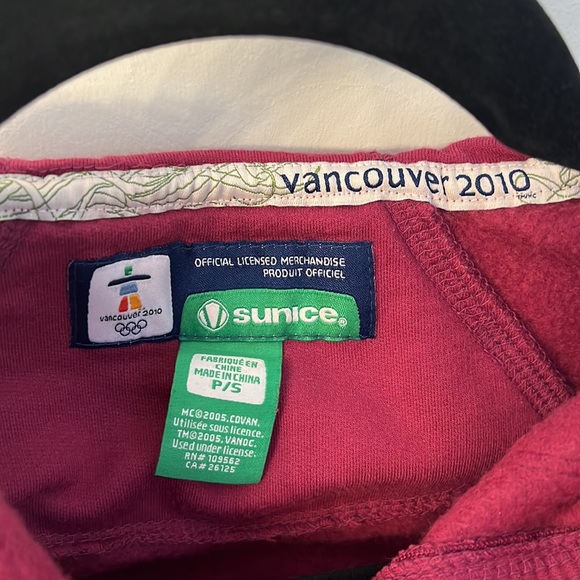 Vancouver 2010 Winter Olympics Merchandise zip-up hoodie - Picture 3 of 8